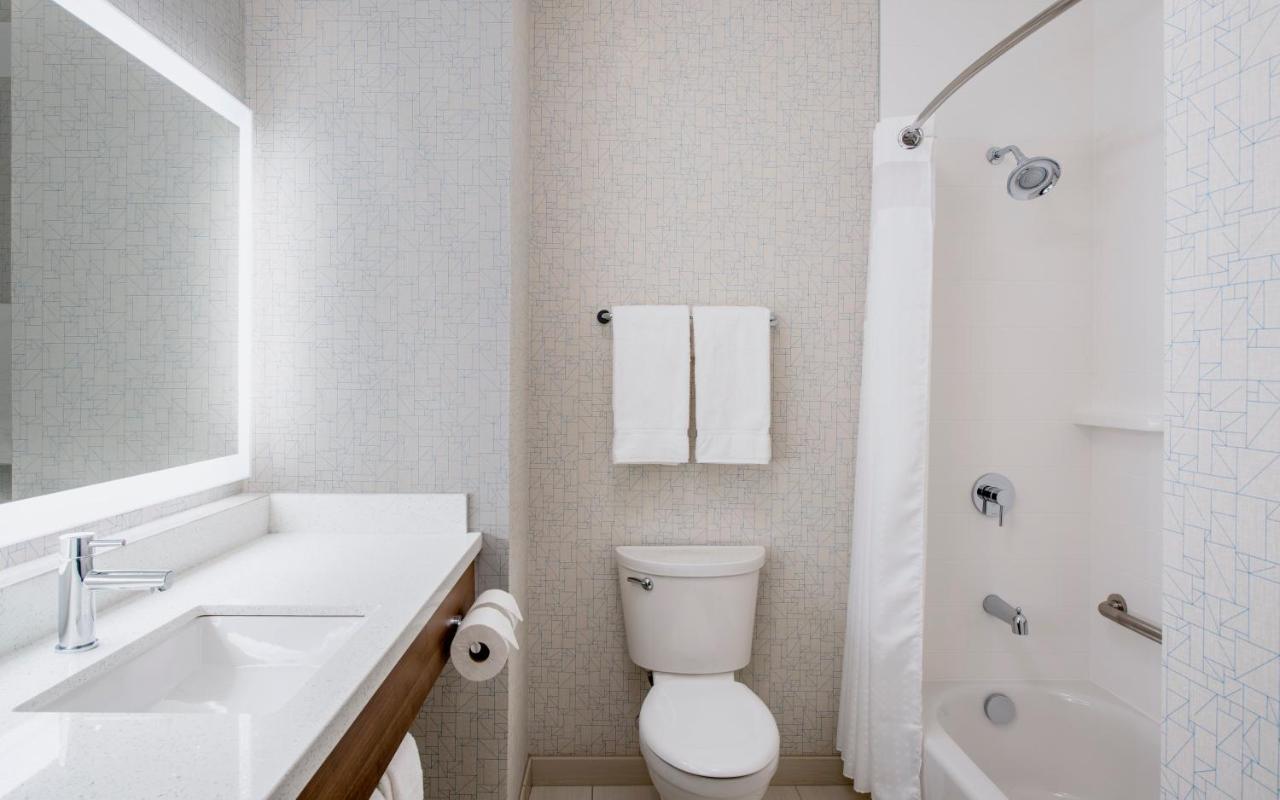 Holiday Inn Express & Suites Kelowna - East By Ihg Eksteriør bilde